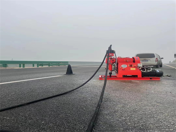 麻栗坡马路路基路面开裂下沉注浆加固灌浆